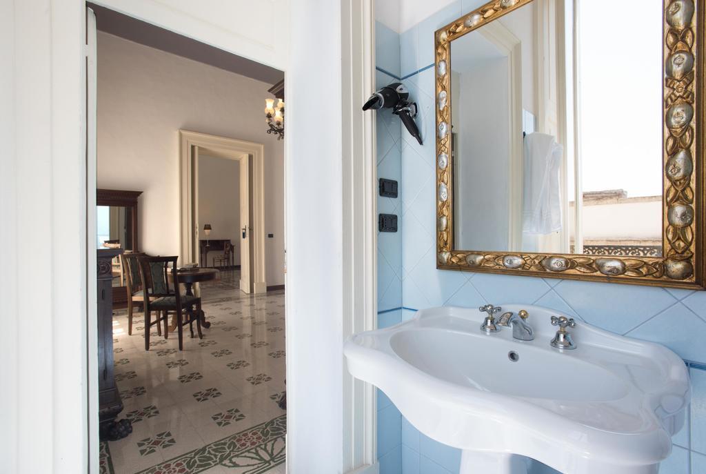 Bed and Breakfast Palazzo Scarciglia - Dimora D'Epoca Минервино-ди-Лечче Экстерьер фото