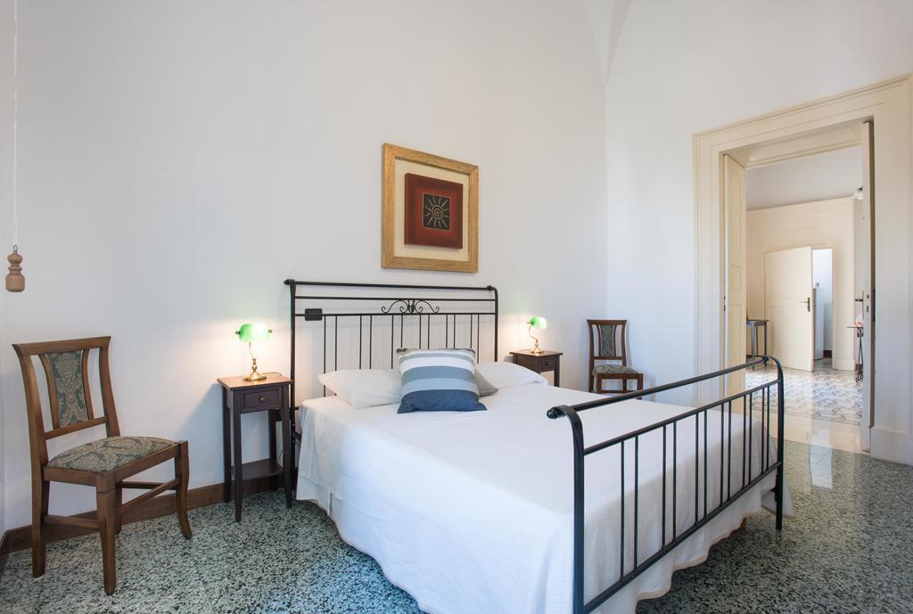 Bed and Breakfast Palazzo Scarciglia - Dimora D'Epoca Минервино-ди-Лечче Экстерьер фото