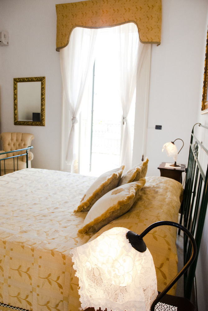 Bed and Breakfast Palazzo Scarciglia - Dimora D'Epoca Минервино-ди-Лечче Экстерьер фото