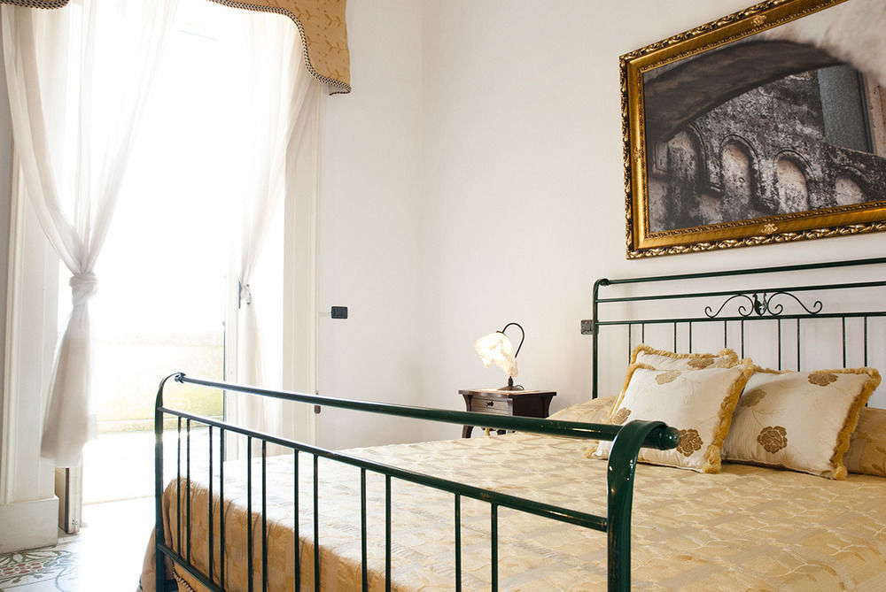Bed and Breakfast Palazzo Scarciglia - Dimora D'Epoca Минервино-ди-Лечче Экстерьер фото
