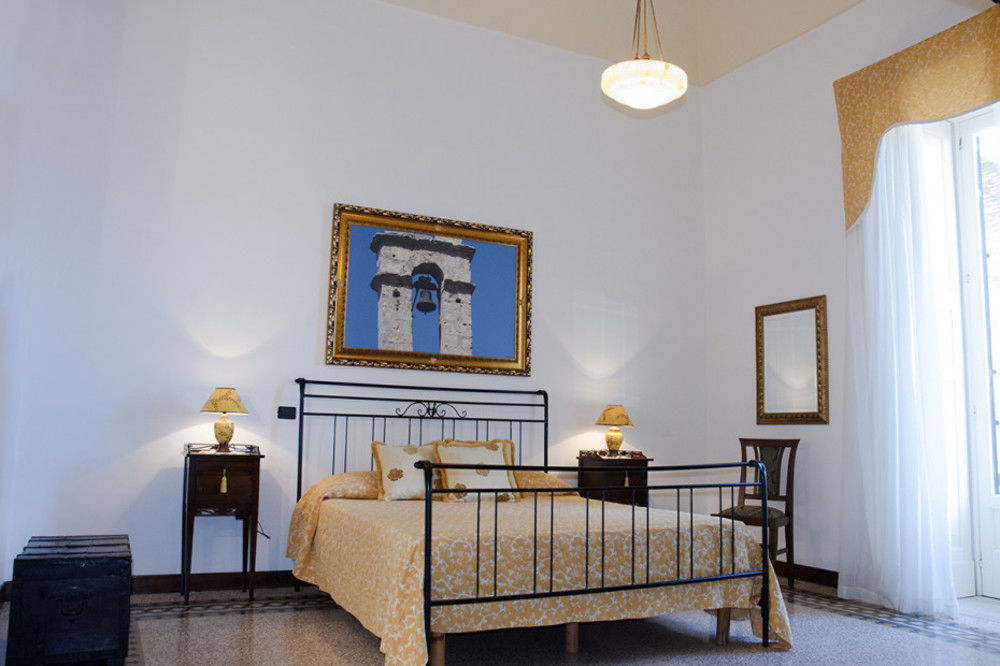 Bed and Breakfast Palazzo Scarciglia - Dimora D'Epoca Минервино-ди-Лечче Экстерьер фото